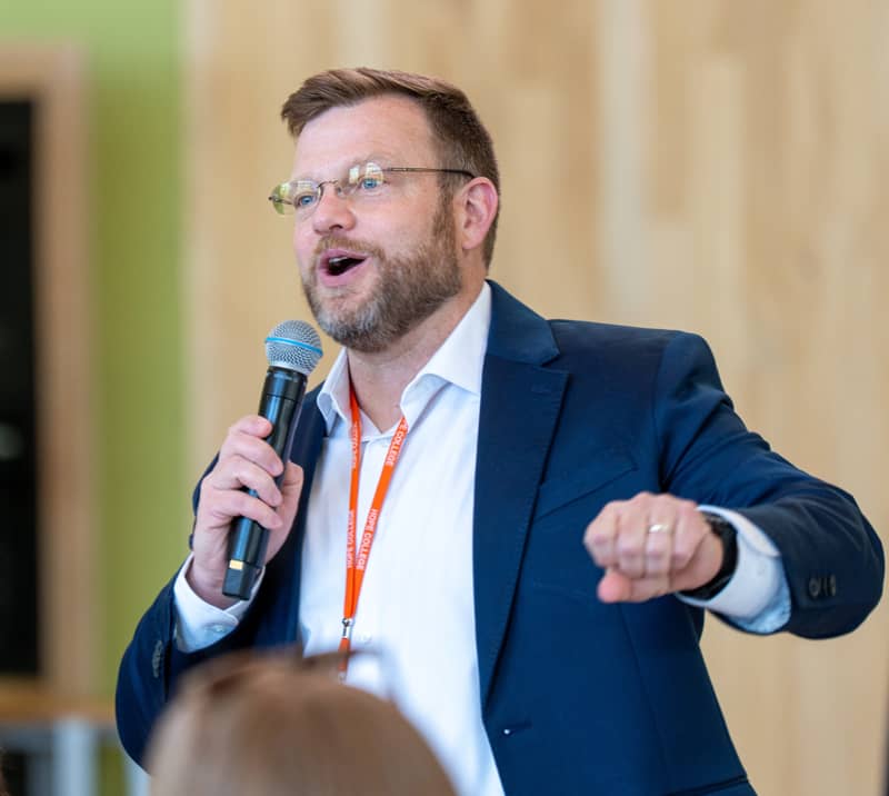 
								Portrait of Dr. Ryan J. White