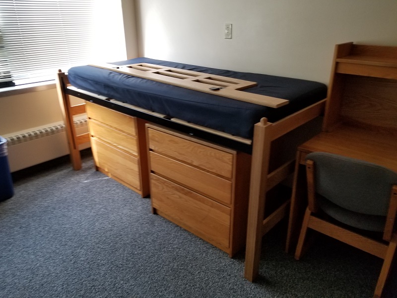 Short loft to store dressers